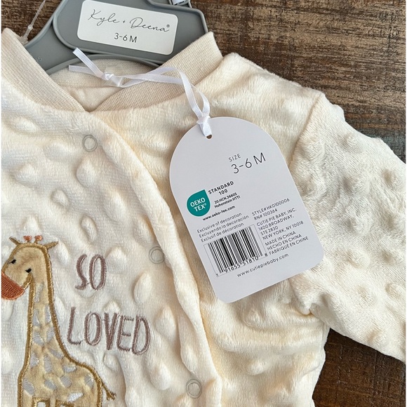 NWT Baby sleeper “”So Loved” 3-6 months - Picture 2 of 7